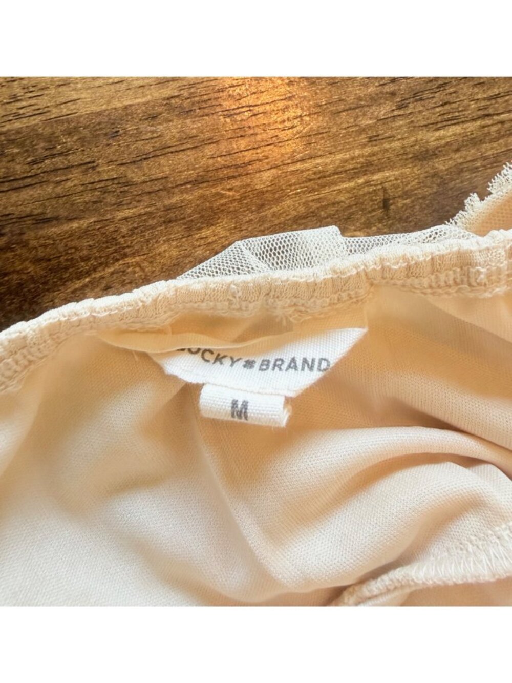 Lucky Brand Cream Sleeveless V-neck Tired Blouse Size Medium - Picture 4 of 5